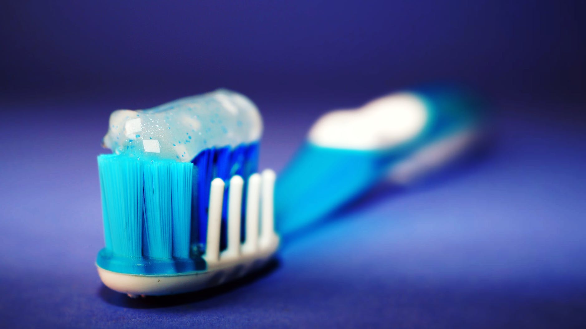 Toothbrush with toothpaste for teeth whitening