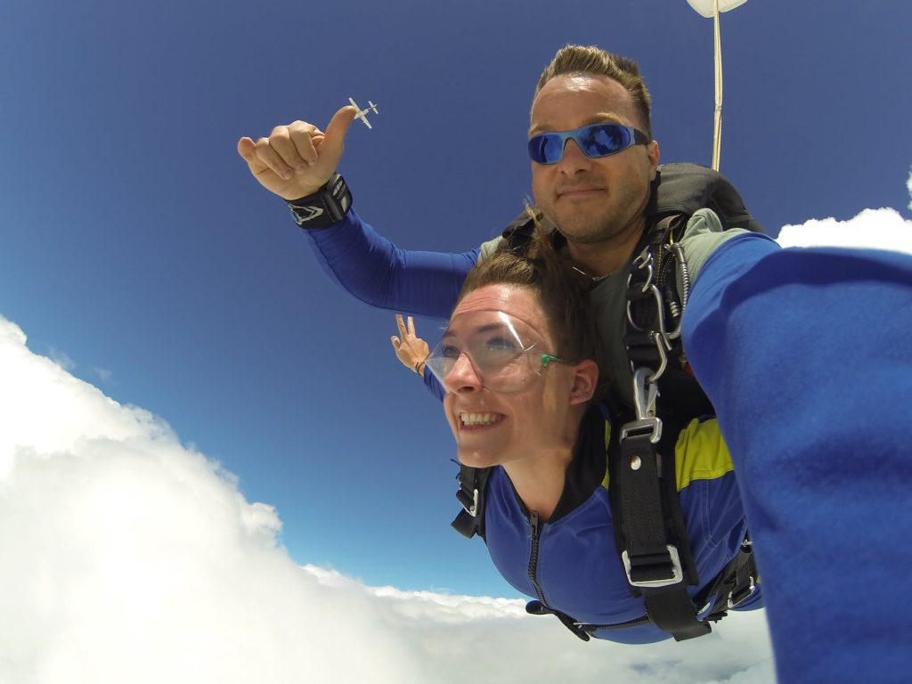 couple doing skydiving together