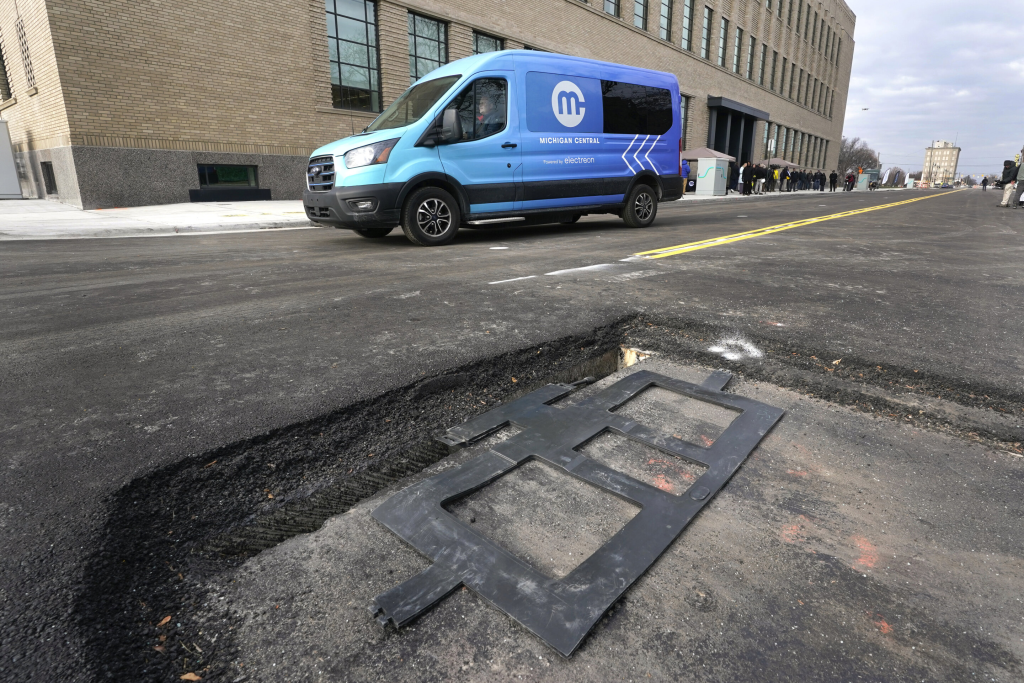 Wireless charging roads