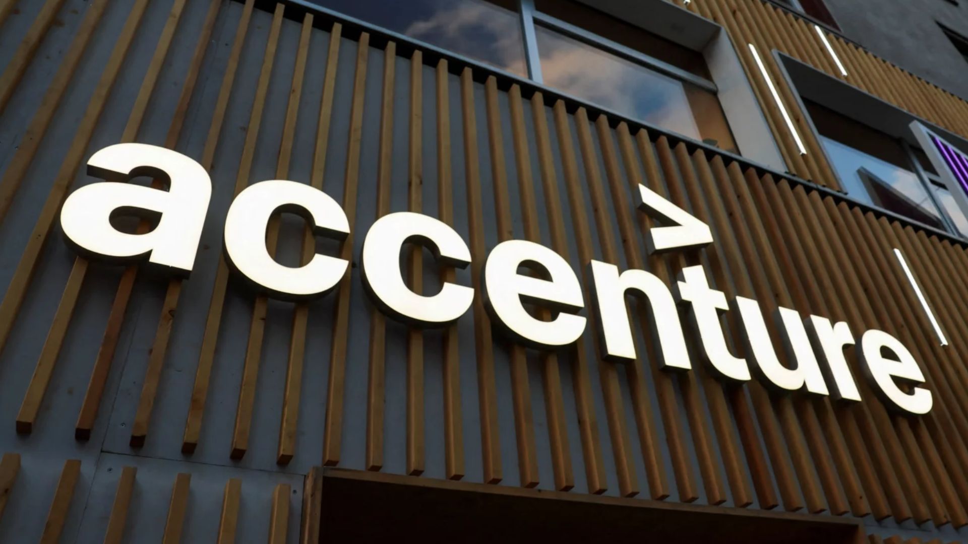 Accenture Misses Earnings Estimates, But Stock Rises on AI Momentum