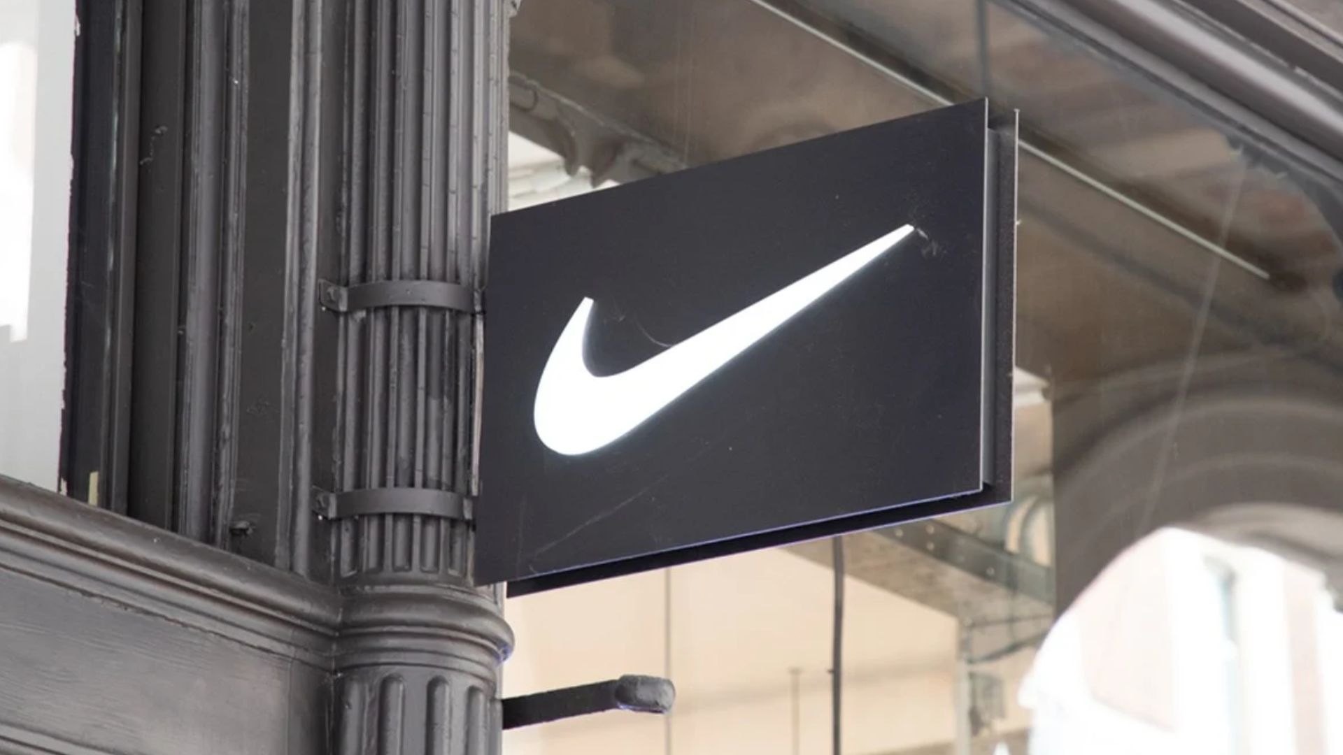 Nike Shares Plummet to 4-Year Low Amid Slowing Sales and Rising Competition