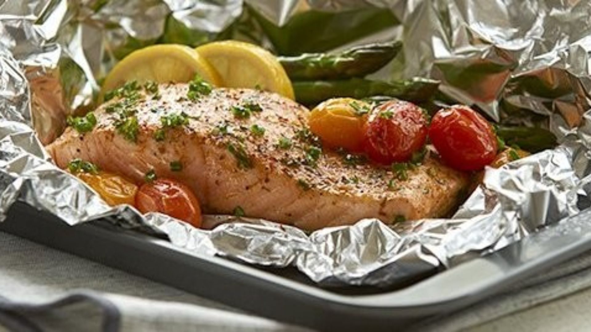 Specific Foods That Are More Dangerous to Store in Aluminum Foil